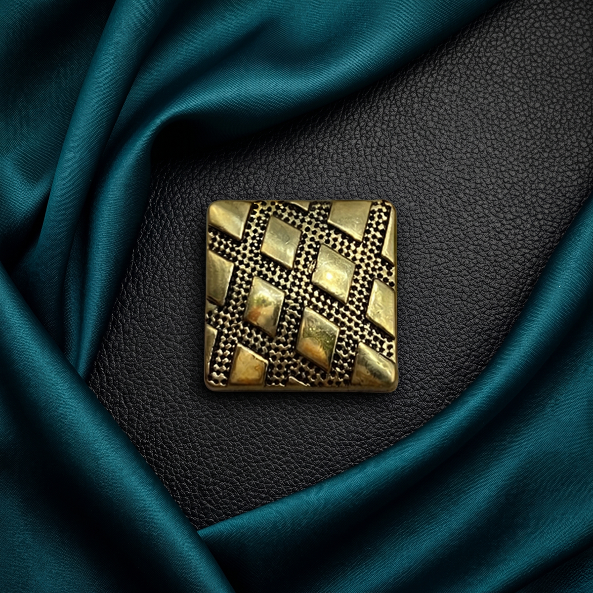 Vintage Striped Clip-On Button (1 Piece)
