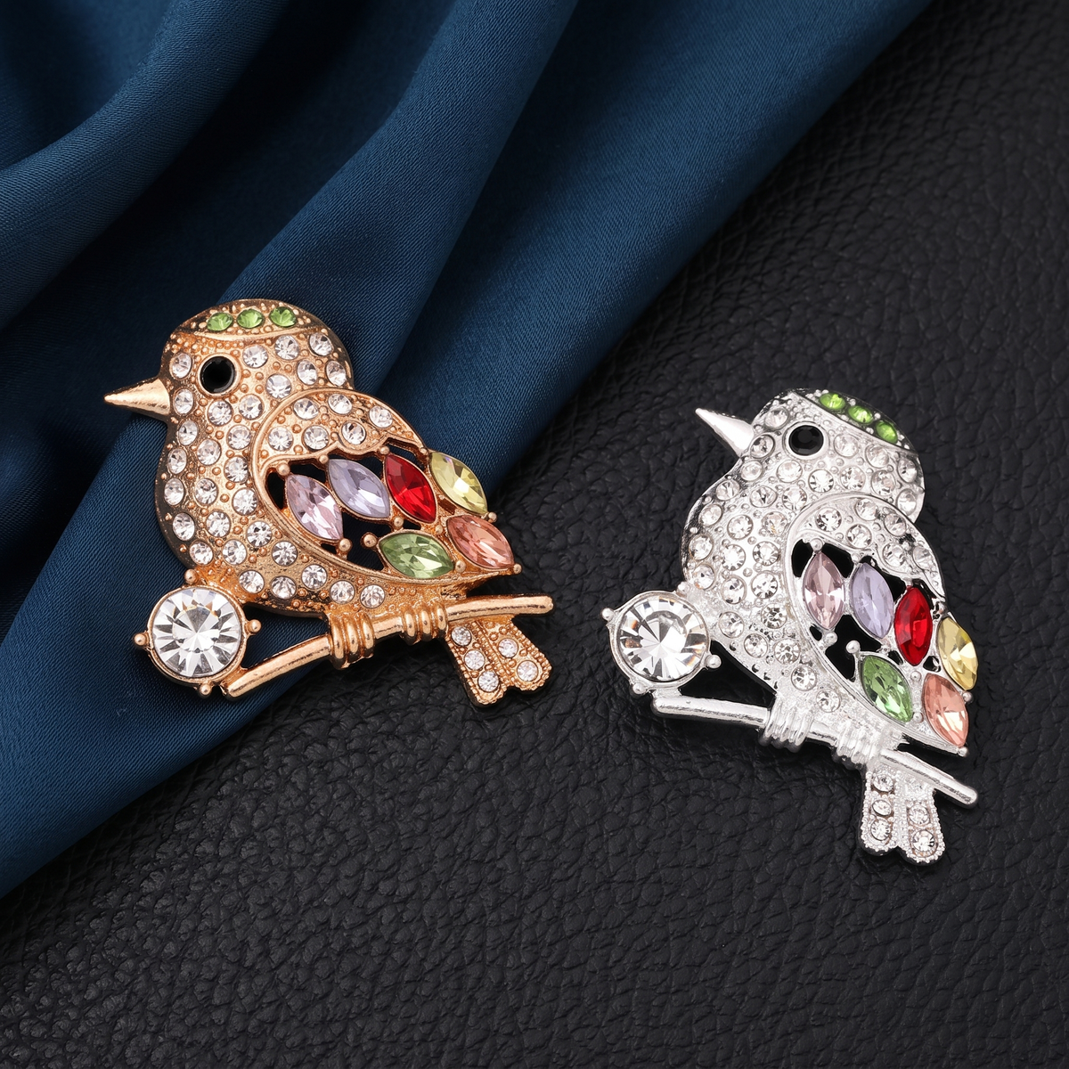 Crystal Songbird Clip-On Button (1 Piece)