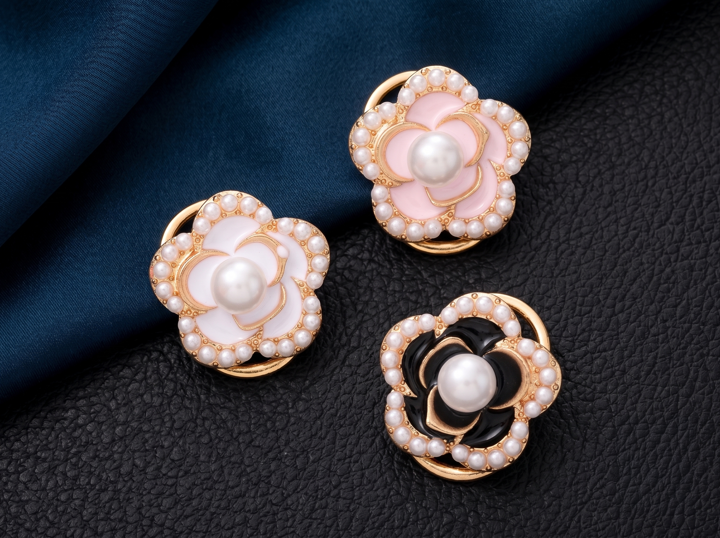 Pearl Camellia Clip-On Button (1 Piece)