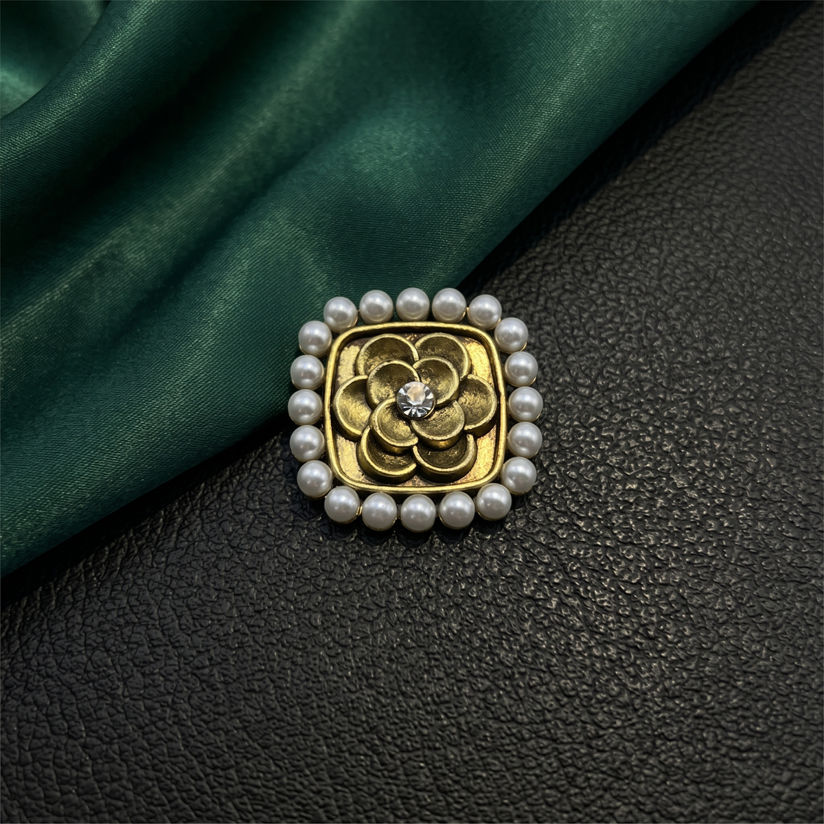 Heritage Pearl Square Floral Clip-On Button (1 Piece)