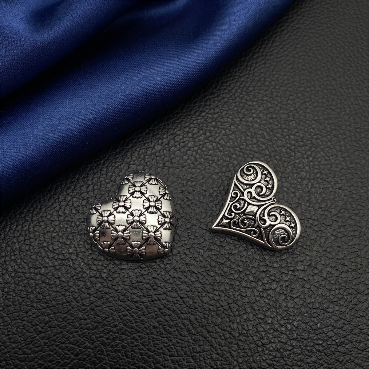 Antique Heritage Heart Clip-On Button (1 Piece)