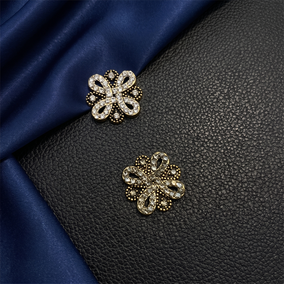 Antique Crystal Fleur Clip-On Button (1 Piece)