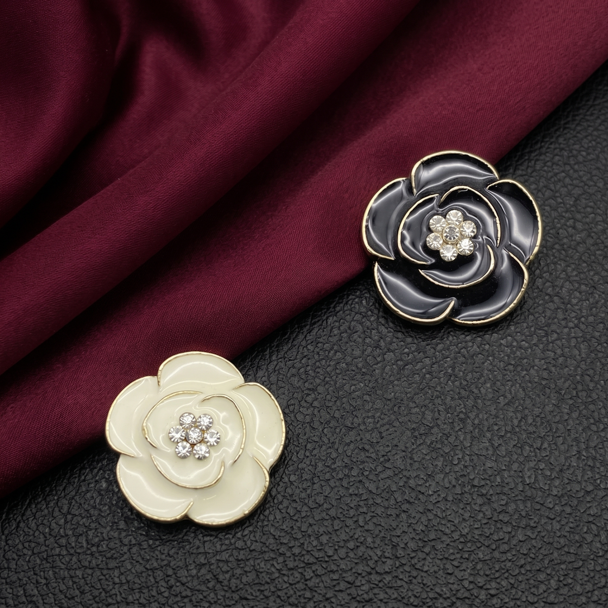 Elegant Bloom Crystal Clip-On Button (1 Piece)