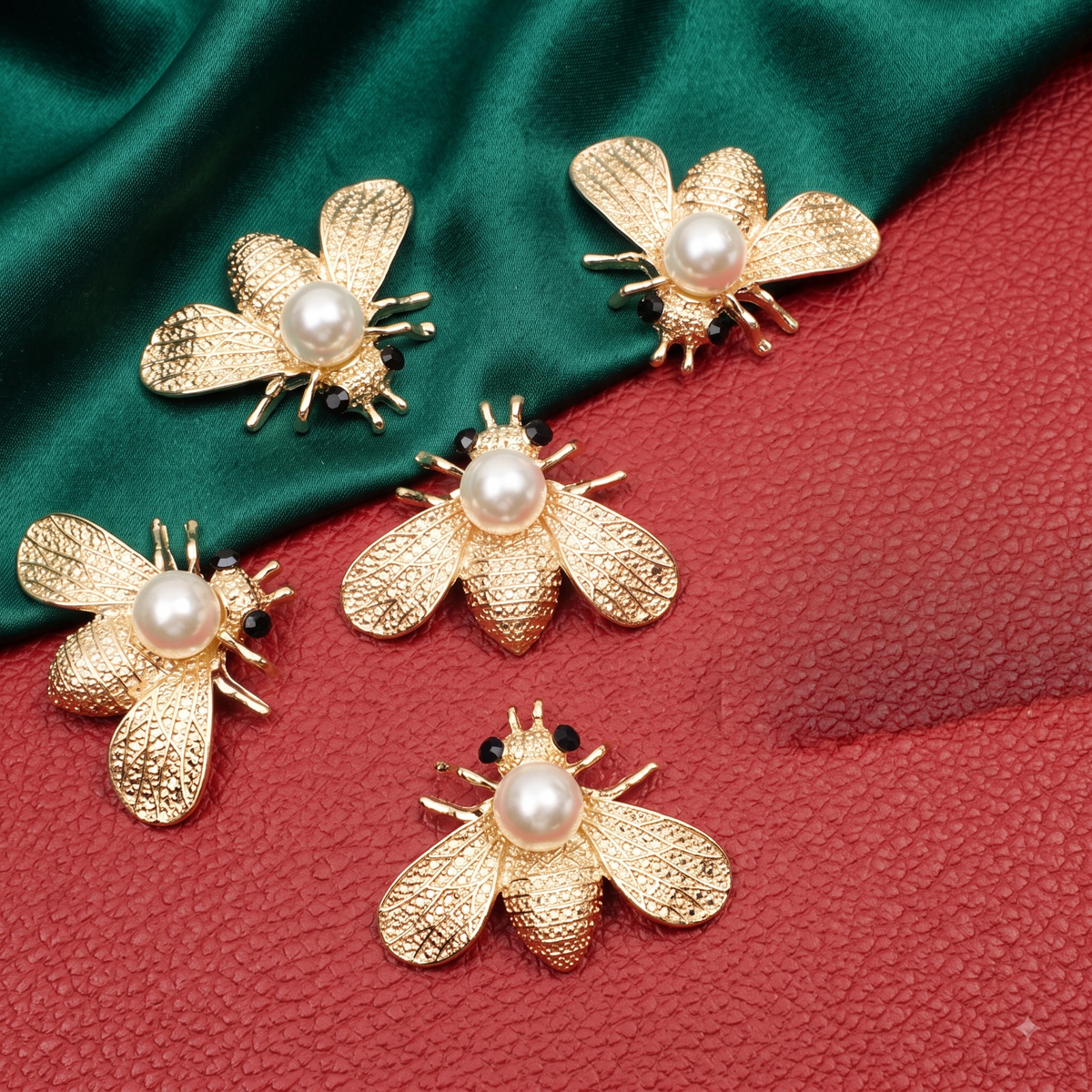 Pearl Honeybee Charm Clip-On Button (1 Piece)