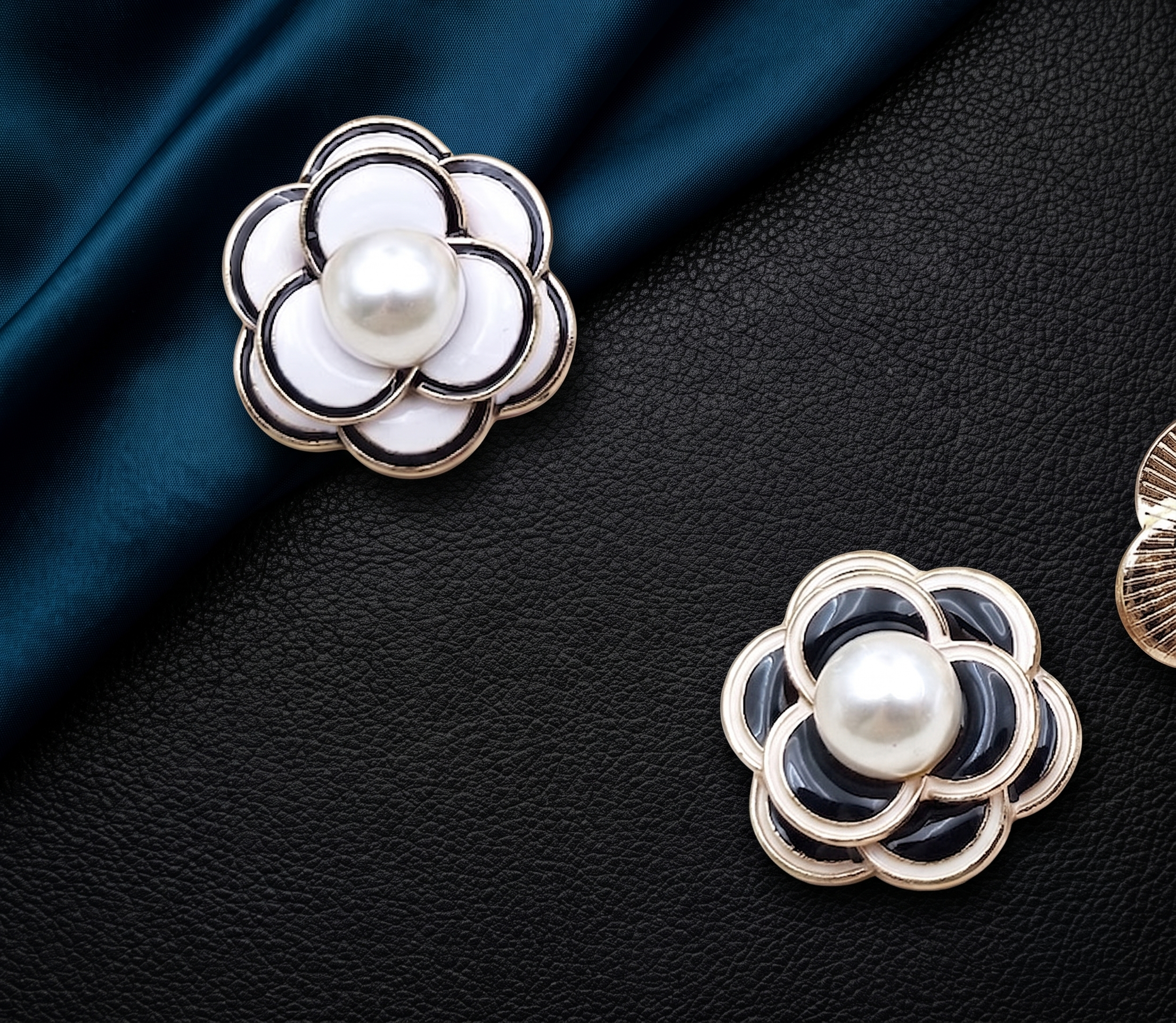 Midnight Pearl Camellia Clip-On Button (1 Piece)