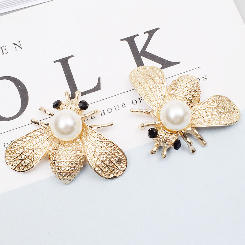 Pearl Honeybee Charm Clip-On Button (1 Piece)