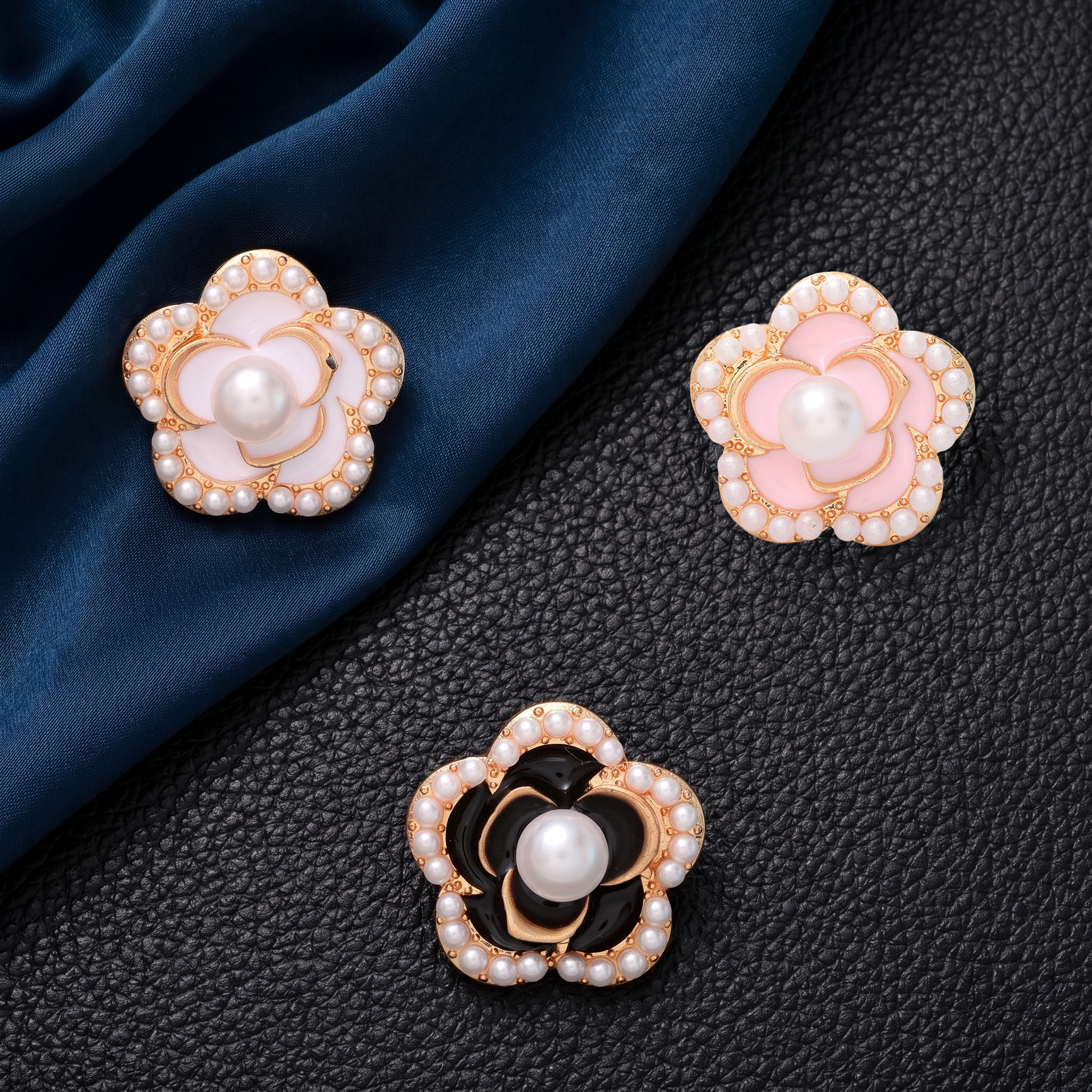 Eline - Pearl Camellia Enamel Clip-On Button (1 Piece)