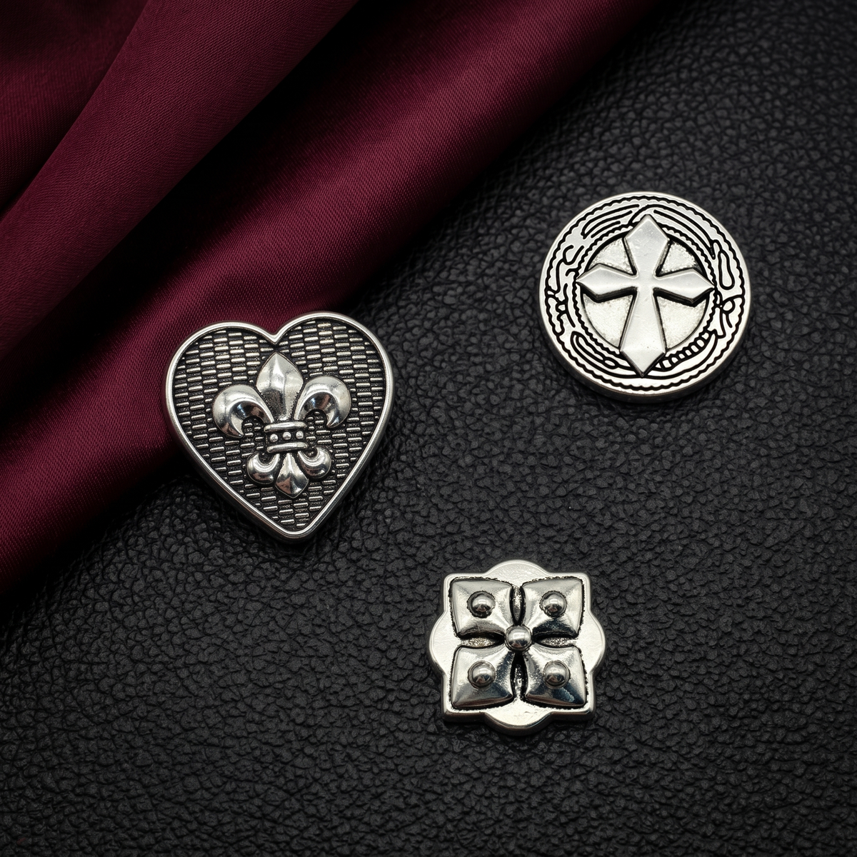 Regal Heritage Motif Clip-On Button (1 Piece)