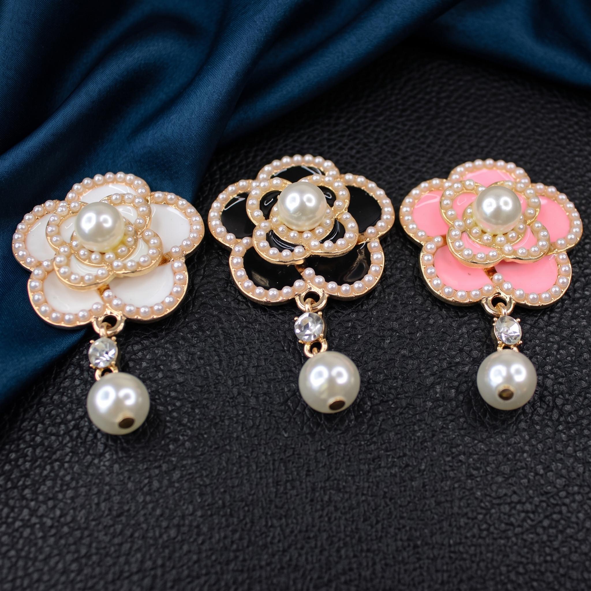 Royal Pearl Charm Camellia Clip-On Button (1 Piece)