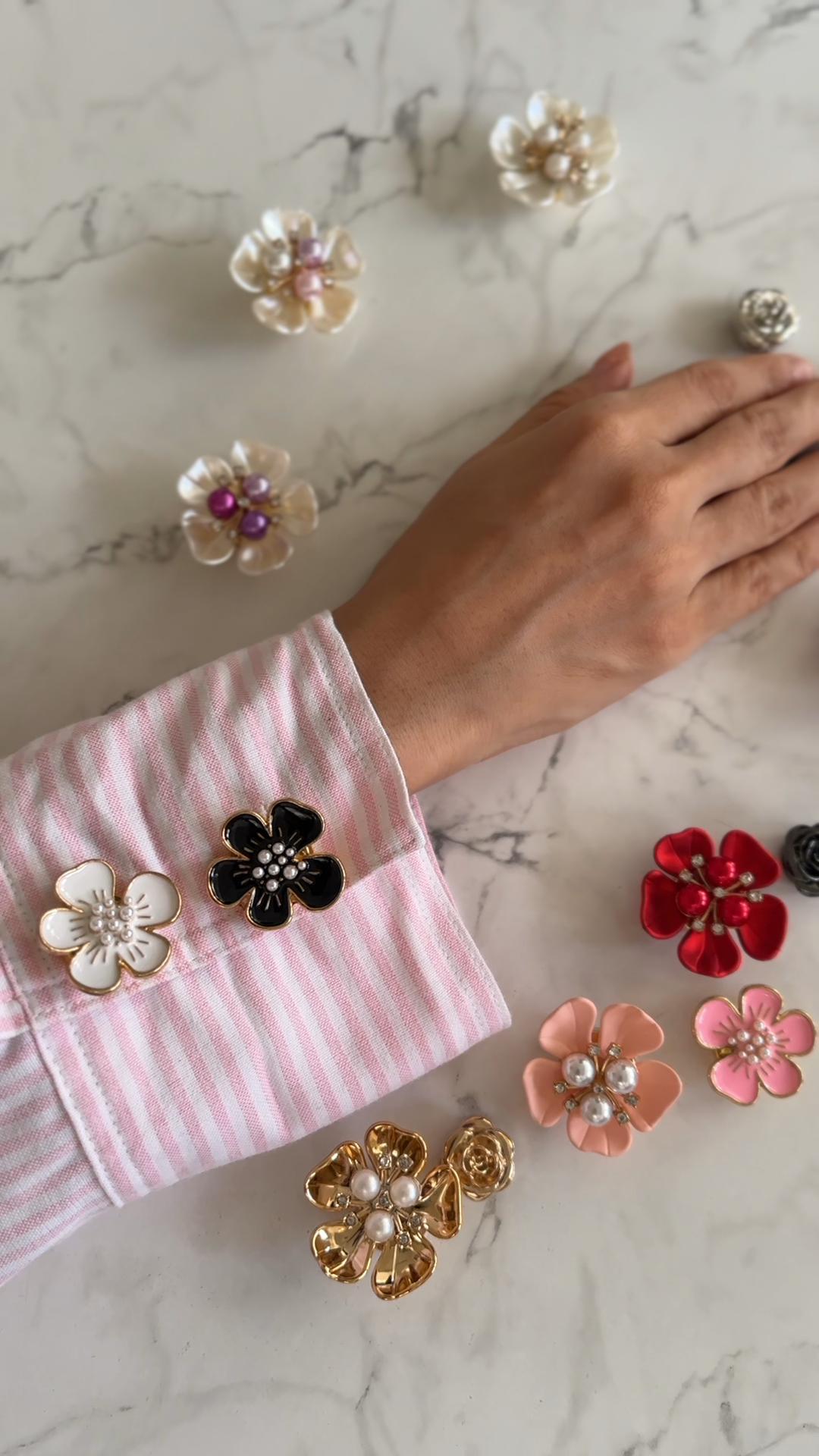 Blossom Flower Clip-On Button (1 Piece)